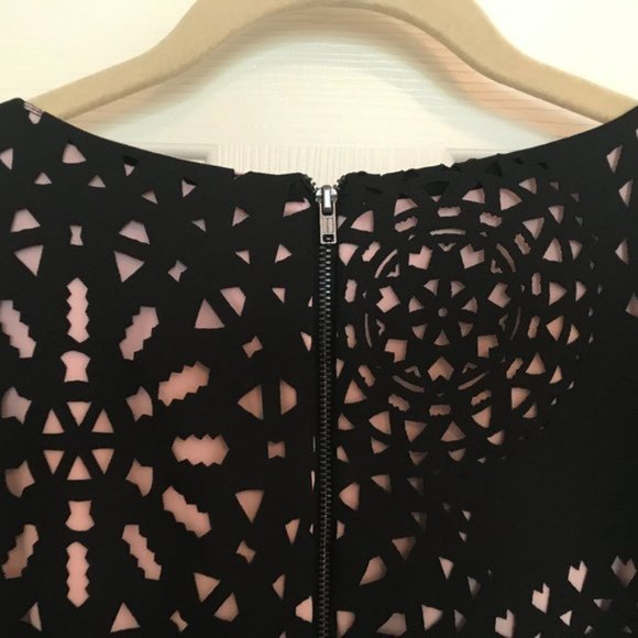 EUC! Women's Laser-Cut Scuba Cap Sleeve Dress - Picture 6 of 11